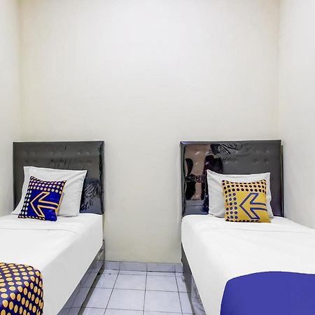 Oyo Life 91374 Asia Stay Semarang Syariah Exterior photo