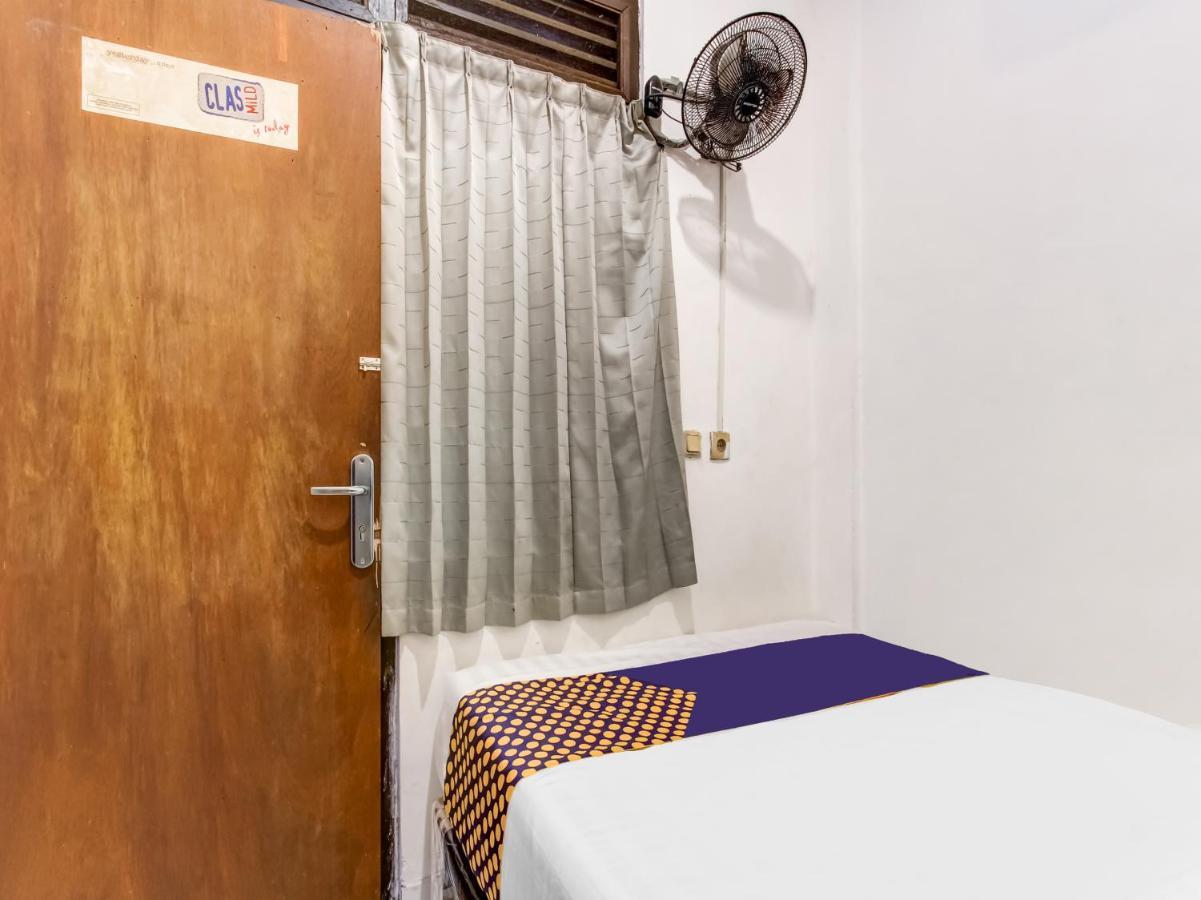 Oyo Life 91374 Asia Stay Semarang Syariah Exterior photo